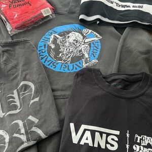 Run Travis Run Hoodie, Towel, Sleeveless Shirt, Black Tee